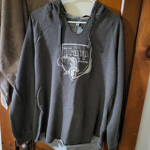 Trapp brewing Vermont hoodie, women's xl. - Picture 5 of 7